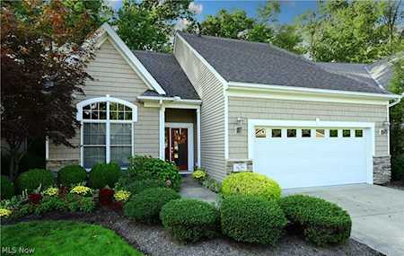 578 Bay Hill Dr Avon Lake, OH 44012