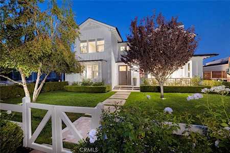 284 Walnut Street Costa Mesa, CA 92627