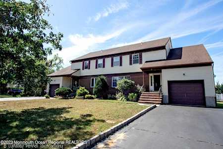 5 Kolas Ct Middletown, NJ 07748