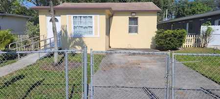 1215 NE 127th St North Miami, FL 33161
