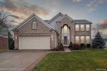 893 Huntington Dr South Lyon, MI 48178