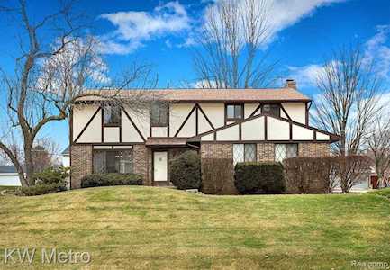 29613 Greenboro St Farmington Hills, MI 48334