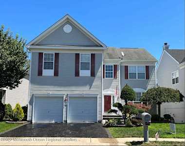 4 Turnberry Dr Manalapan, NJ 07726