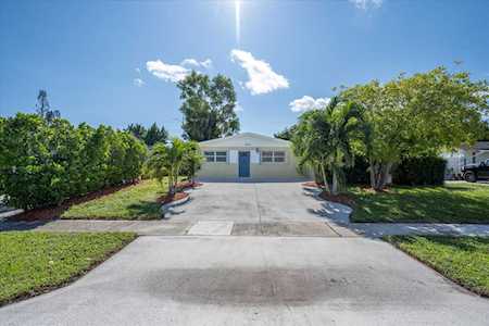 4310 Applecrest Drive Palm Beach Gardens, FL 33410