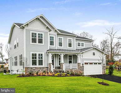 245 Hillside Circle SW Vienna, VA 22180