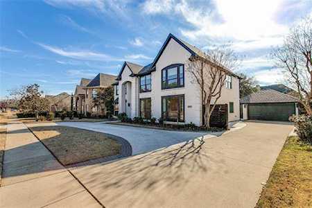2805 Greenbrook Court Grapevine, TX 76051