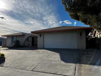 4409 Bluecrest Rd Las Vegas, NV 89121