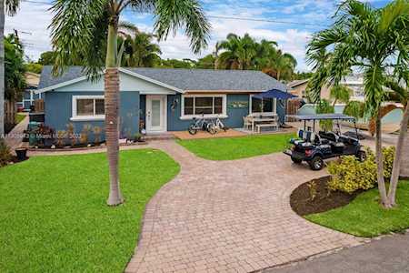 915 SW 27th Pl Boynton Beach, FL 33435