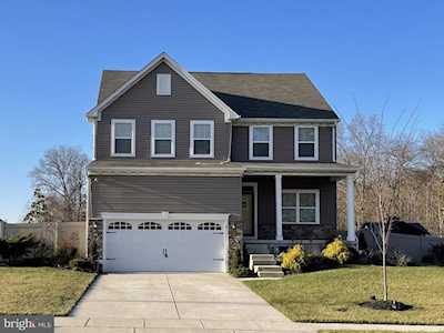 4 Lake Circle Carneys Point, NJ 08069