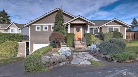 1008 N 33rd Place Renton, WA 98056