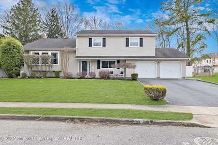 92 Old Bridge Dr Howell, NJ 07731