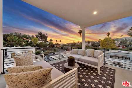 6325 1/2 Primrose Ave Los Angeles, CA 90068