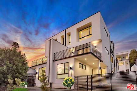 6327 1/2 Primrose Ave Los Angeles, CA 90068