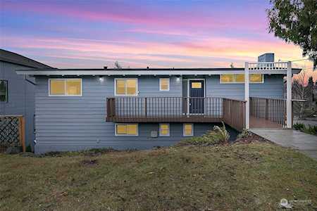 11011 19th Ave SW Seattle, WA 98146