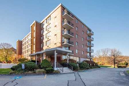 20 Hammond Pond Pkwy #14 Newton, MA 02467