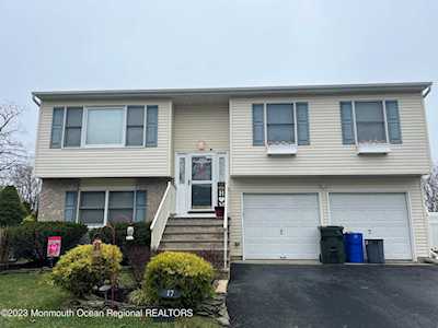 17 Constitution Dr Howell, NJ 07731