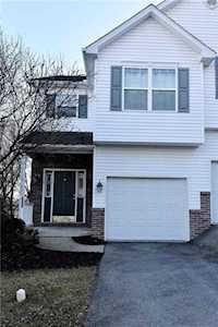 1530 Crest Park Ct Bethlehem, PA 18015