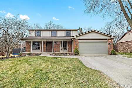 22458 Alton Novi, MI 48375