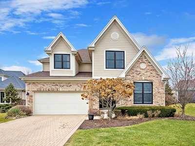 1N602 Golf View Ln Winfield, IL 60190