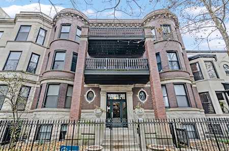 827 W Lakeside Place #1E Chicago, IL 60640