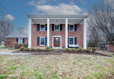 7501 Farmhouse Ln Louisville, KY 40291
