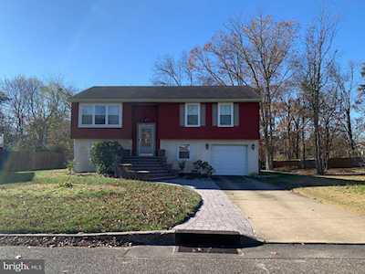 17 Woodshire Dr Sicklerville, NJ 08081