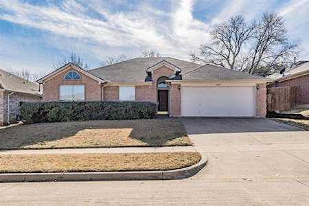 2202 Green Stone Drive Arlington, TX 76001