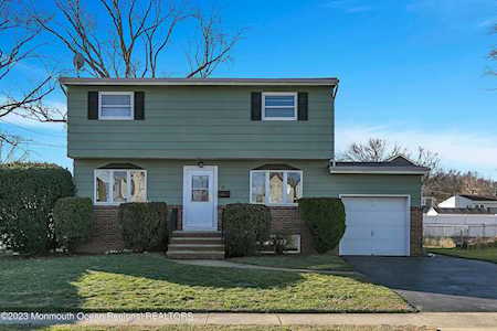 29 Bucknell Dr Hazlet, NJ 07730