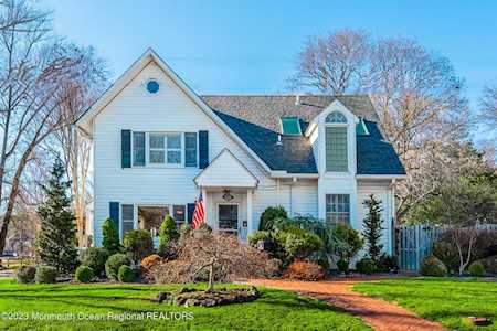 15 Hartshorne Place Middletown, NJ 07748