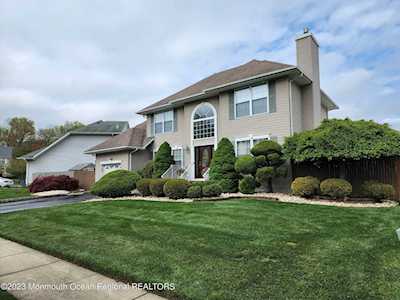 30 Heritage Dr Englishtown, NJ 07726