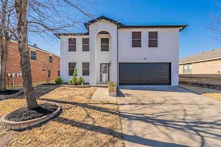 8402 River Bluffs Drive Arlington, TX 76002
