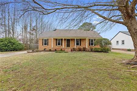 704 Gladesdale Dr Chesapeake, VA 23322