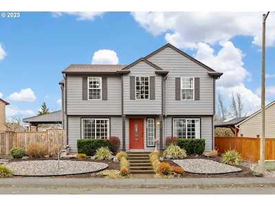 2204 SE 184th AVE Vancouver, WA 98683