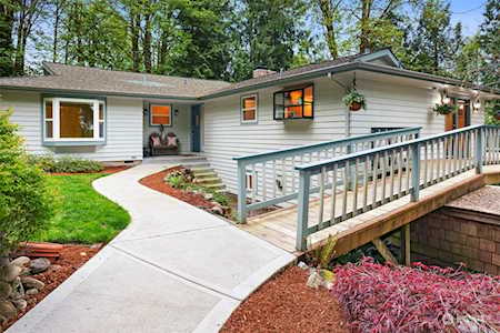 17436 E Lake Desire Dr SE Renton, WA 98058