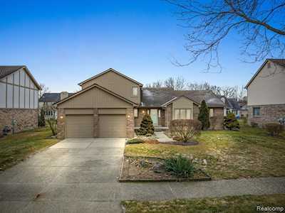 1578 Bloomingdale Dr Troy, MI 48085