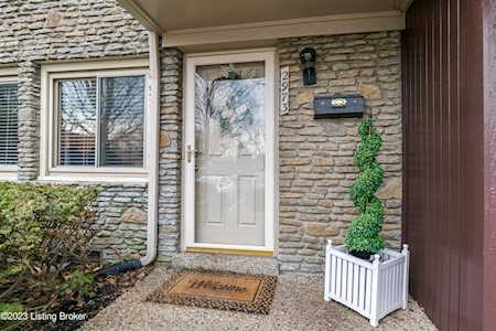 2973 Six Mile Ln Louisville, KY 40220