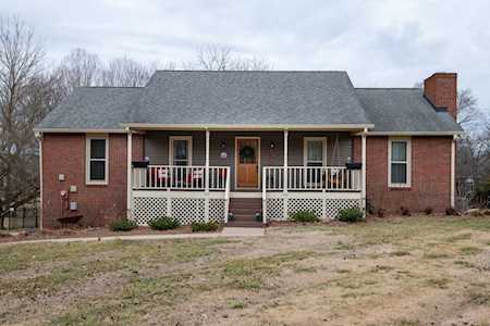 1009 Newmans Trl Hendersonville, TN 37075