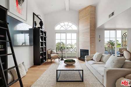 4400 Cartwright Ave #305 Toluca Lake, CA 91602