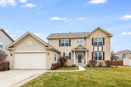 905 Farmstead Ln Shorewood, IL 60404