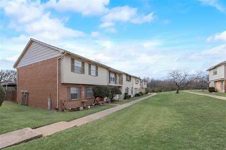 59 W Townhouse Lane Grand Prairie, TX 75052