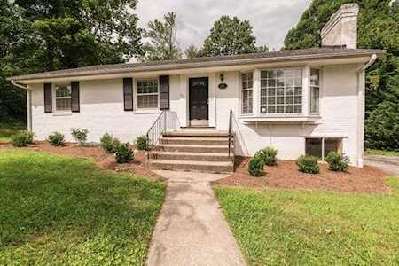 3217 Ledgewood Roanoke, VA 24018