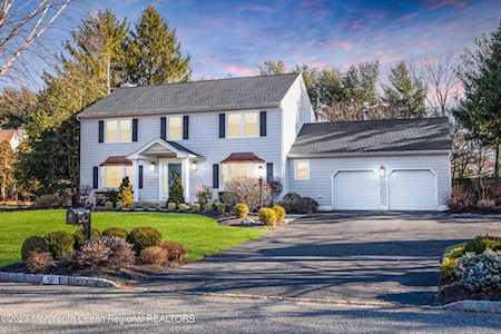42 Green Meadow Dr Tinton Falls, NJ 07724