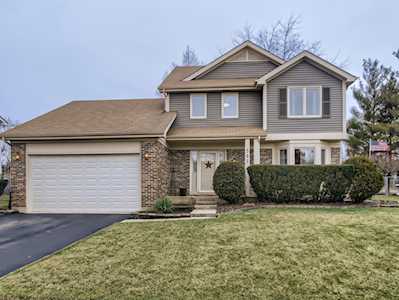 581 Adam Ln Carol Stream, IL 60188