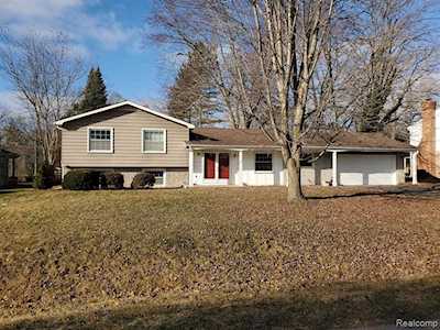 26205 Kiltartan St Farmington Hills, MI 48334