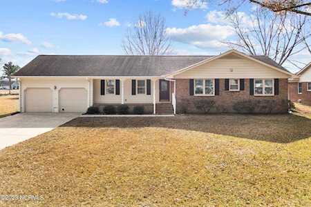 906 Country Club Drive Ayden, NC 28513