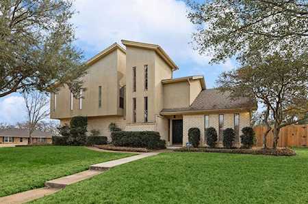 613 Bent Tree Drive Euless, TX 76039