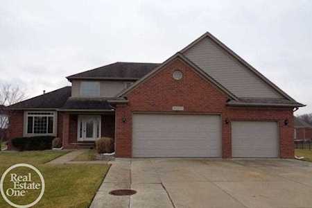 45876 Knollwood Ct Macomb, MI 48044