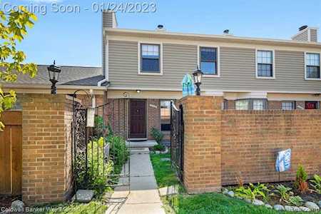 22222 Edgewater Novi, MI 48375
