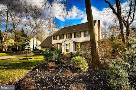 45 Harrowgate Dr Cherry Hill, NJ 08003