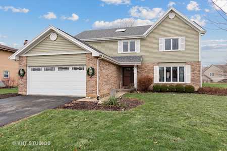 12 Mayfair Ln Aurora, IL 60504